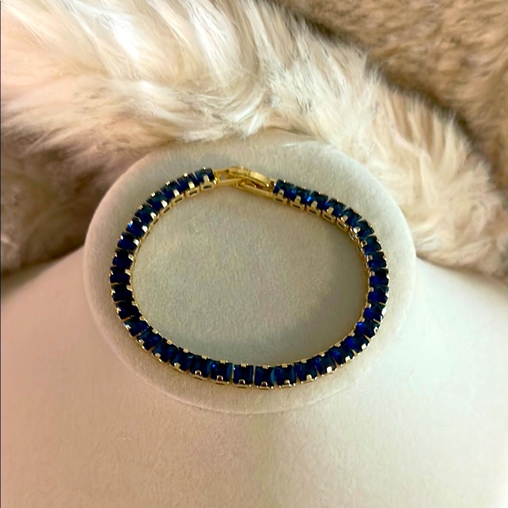 Elegant Blue and Gold Bracelet